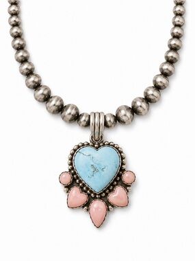 🌵Pendant Only🌵
Golden Hills Heart with Pink Conch surrounding the heart